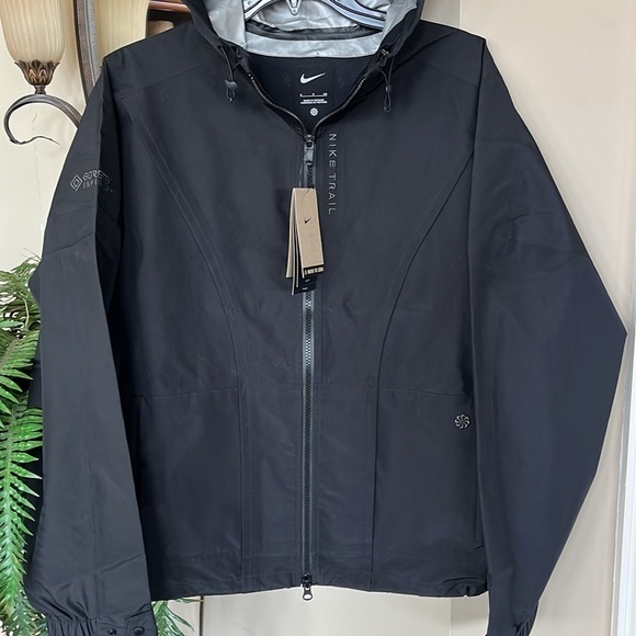 Brand New Nike Black Trail GORE-TEX INFINIUM Running Jacket Loose Fit Packable - Picture 2 of 16